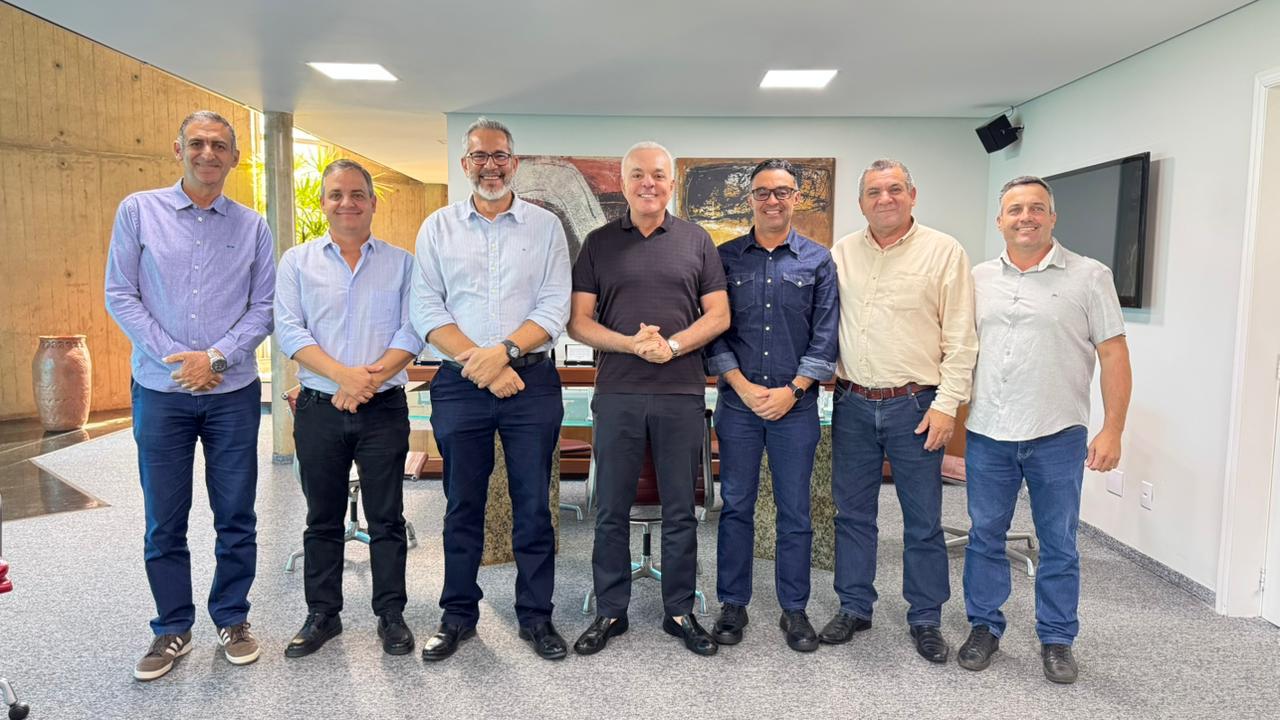 Prefeito de Santa Juliana participa de reunião regional sobre Saneamento Básico em Uberlândia